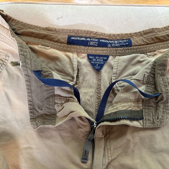 VINTAGE ABERCROMBIE & FITCH MEN'S PARATROOPS SHORTS - Size Medium (32 waist) - Picture 3 of 12